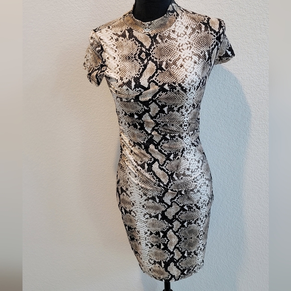 Mini Snake Print Dress Shirt Sleeve Dress(M) - Picture 11 of 17